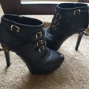 BCBG BOOTIES